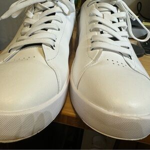 On Cloud Sneakers. Model “The Roger”. Excellent condition. Worn once.
